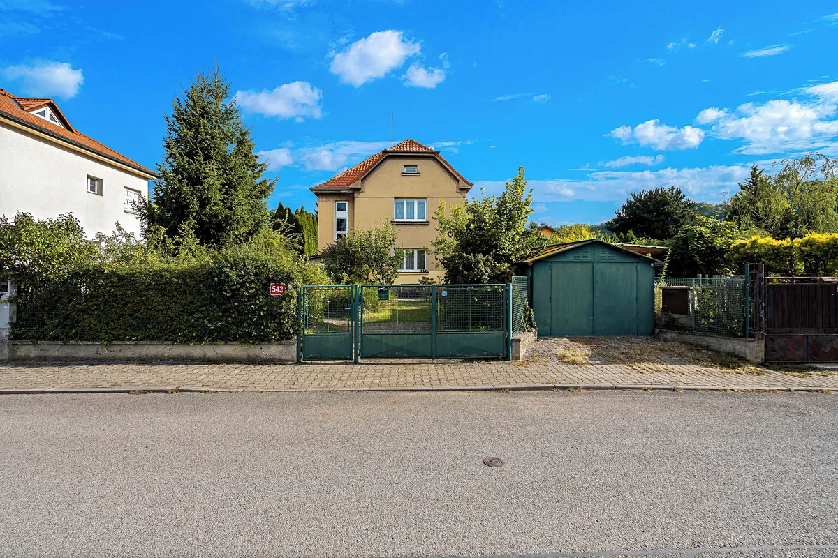 Prodej rodinného domu 231 m², pozemek 1044 m²